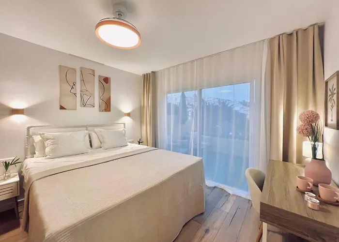 Holabrisas * 아데제