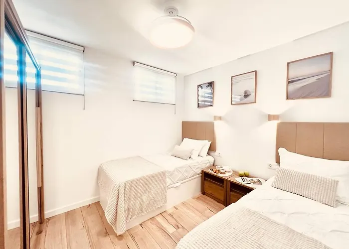 Holabrisas * أذيخي